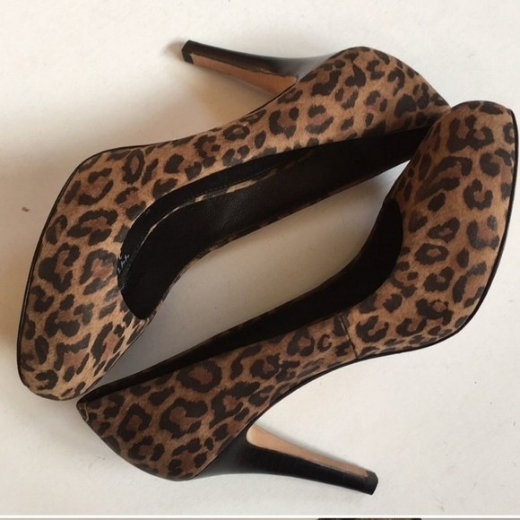 Saks Fifth Avenue leather sole leopard print heels sz 9 shoes SH189 - Picture 1 of 7